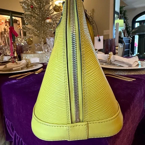 Louis Vuitton Epi Leather Alma PM Citron w/lock keys - Picture 6 of 13